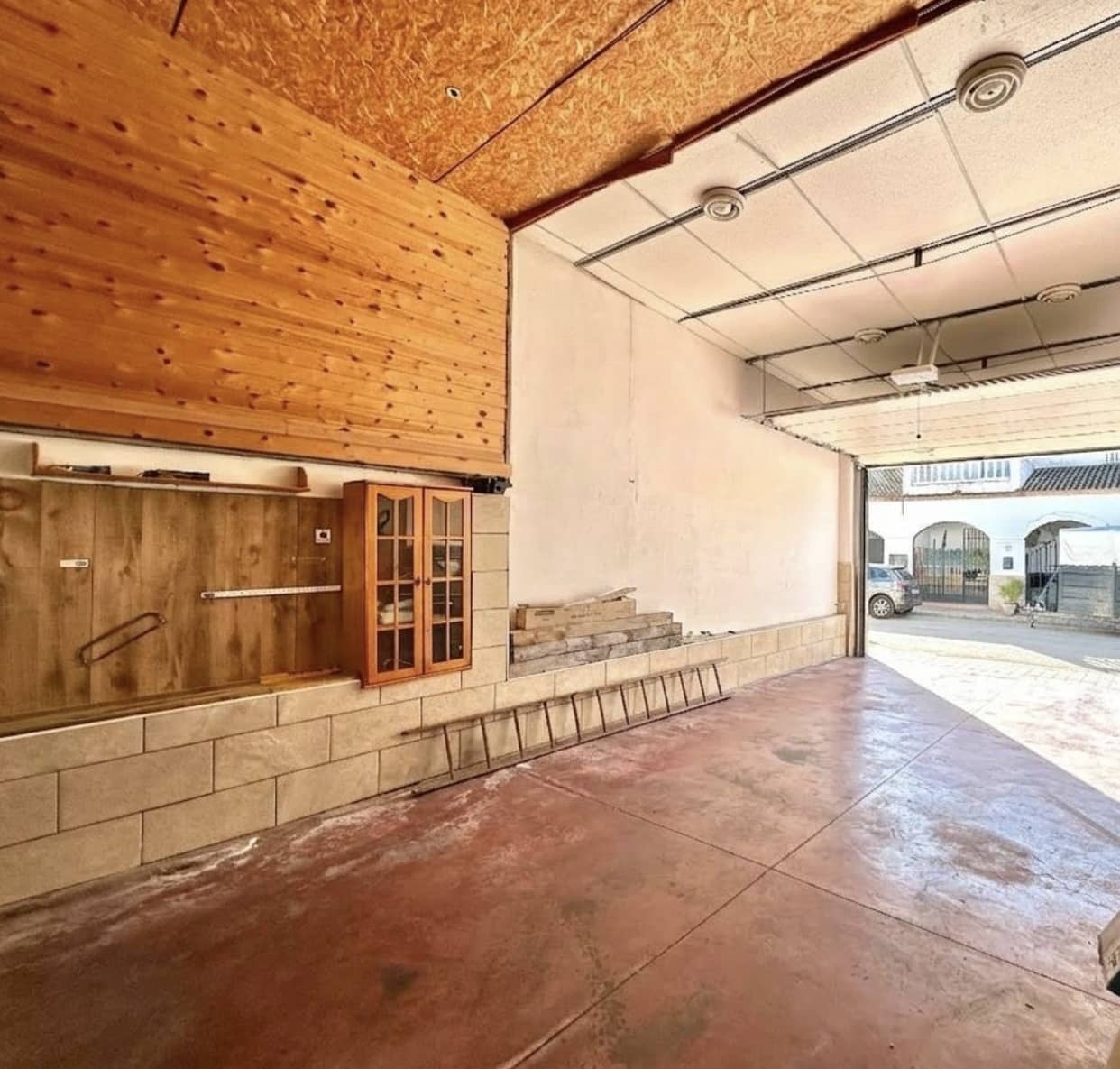 4 bedroom Villa for sale in Sierra de Yeguas with garage - € 173,000 (Ref: 9696610)