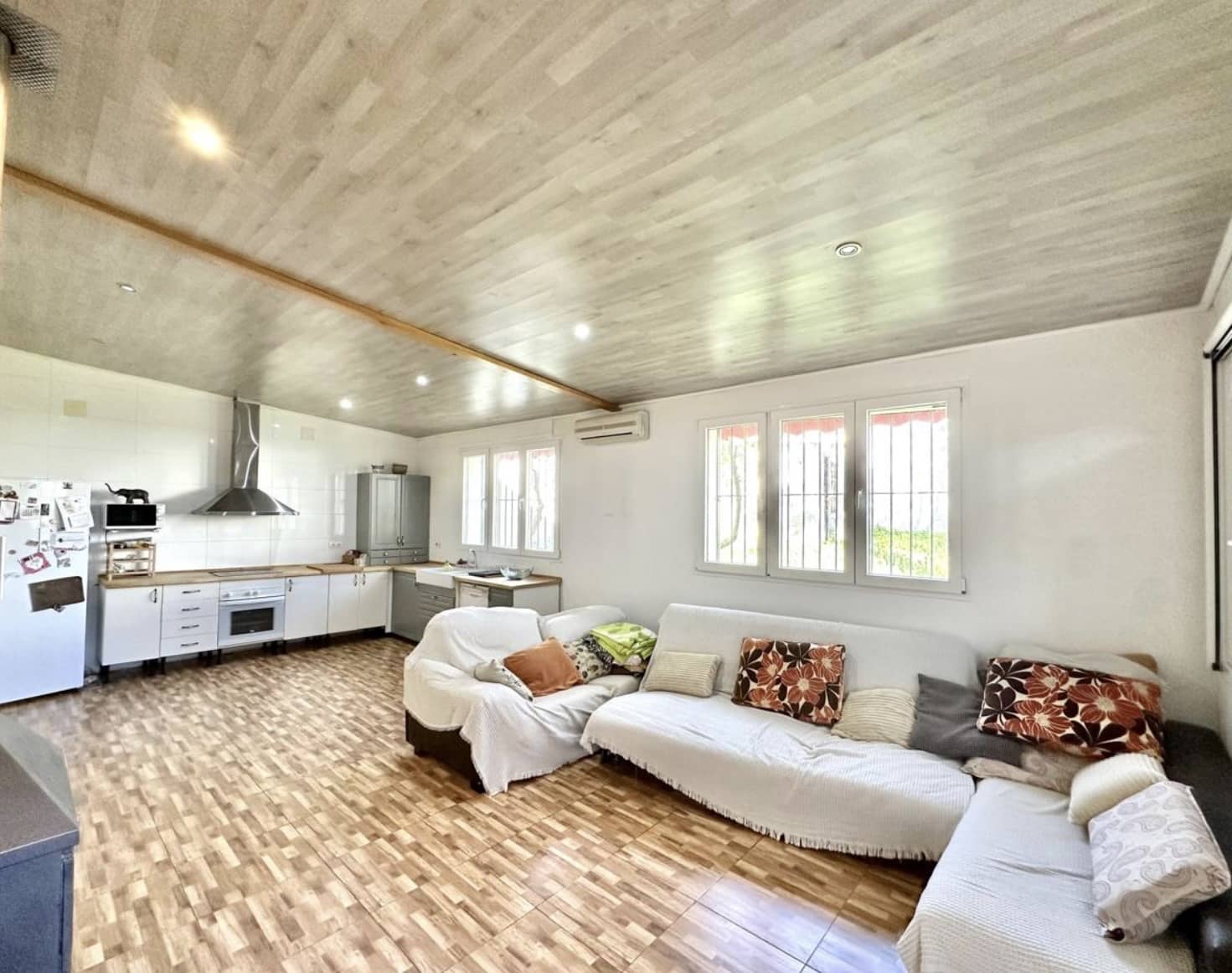 4 bedroom Villa for sale in Sierra de Yeguas with garage - € 173,000 (Ref: 9696610)