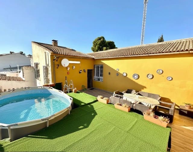 4 bedroom Villa for sale in Fuente de Piedra - € 180,000 (Ref: 9699223)