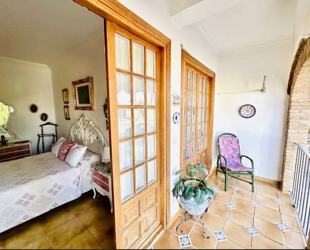 4 bedroom Villa for sale in Fuente de Piedra - € 180,000 (Ref: 9699223)