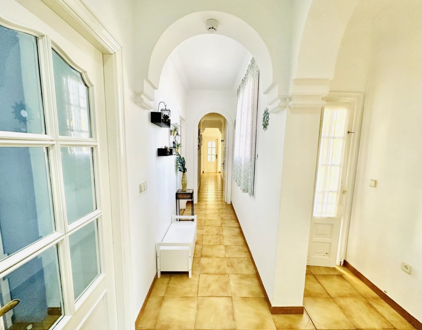 4 bedroom Villa for sale in Fuente de Piedra - € 180,000 (Ref: 9699223)