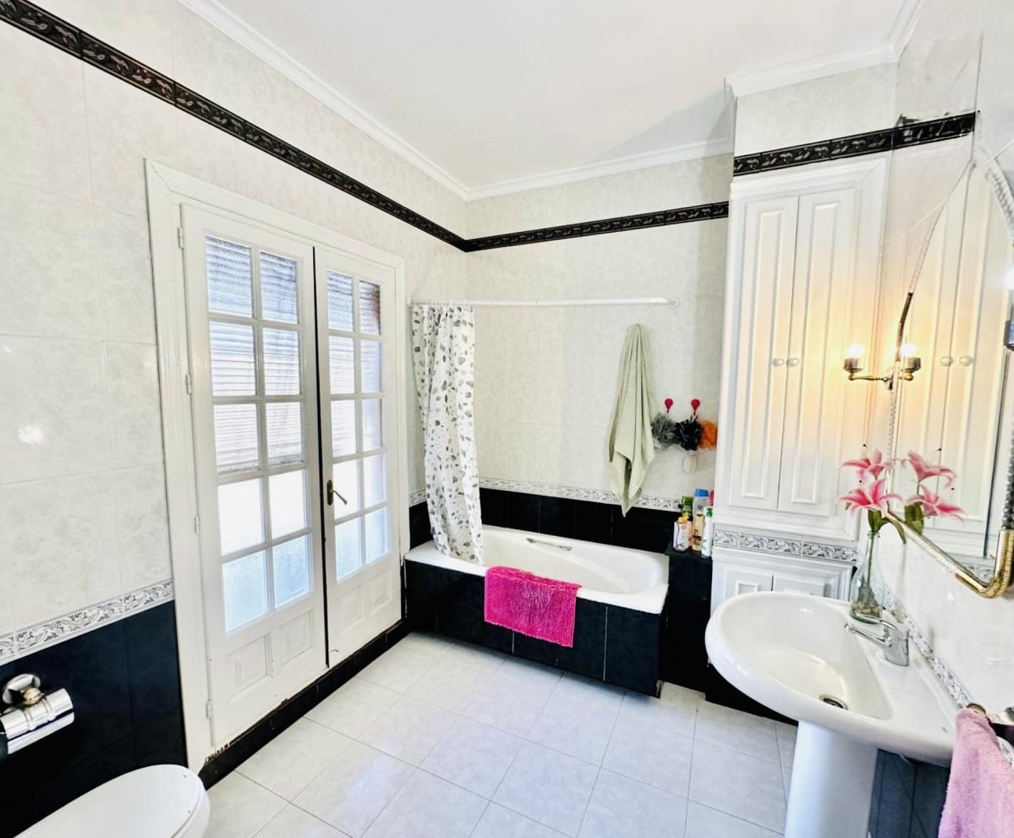 4 bedroom Villa for sale in Fuente de Piedra - € 180,000 (Ref: 9699223)