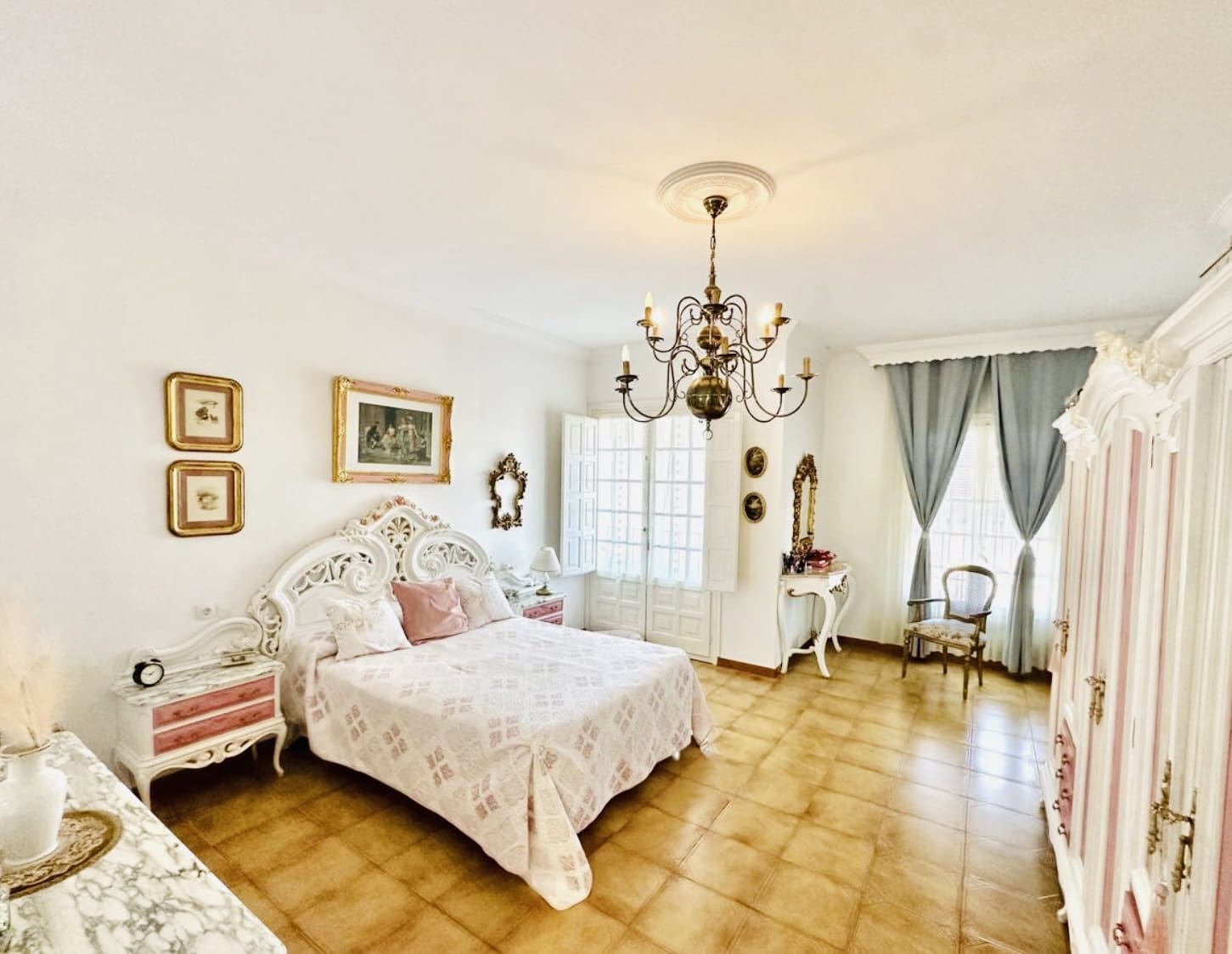 4 bedroom Villa for sale in Fuente de Piedra - € 180,000 (Ref: 9699223)