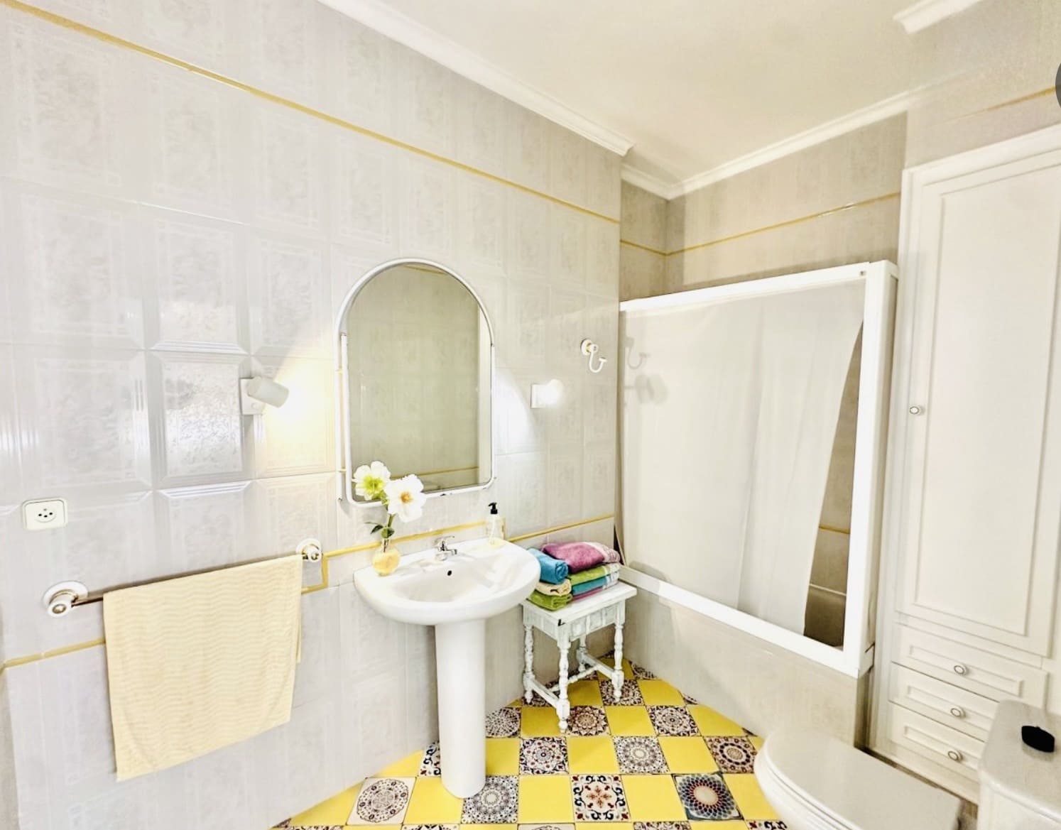 4 bedroom Villa for sale in Fuente de Piedra - € 180,000 (Ref: 9699223)