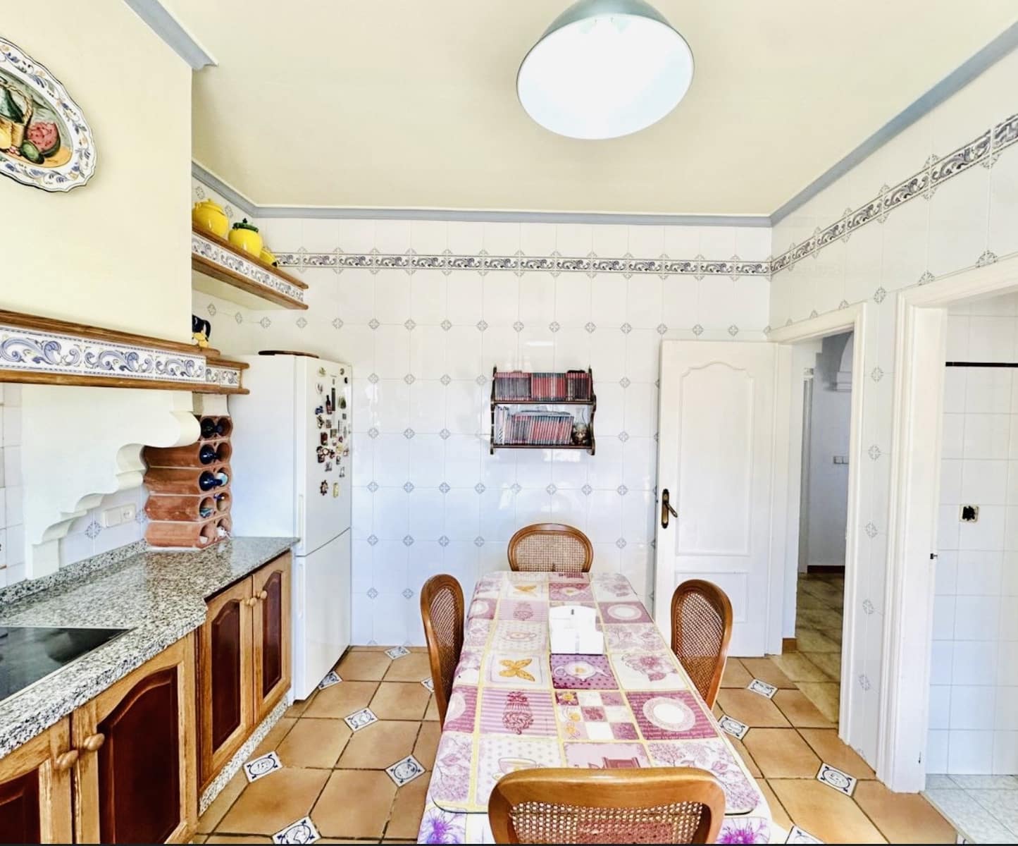 4 bedroom Villa for sale in Fuente de Piedra - € 180,000 (Ref: 9699223)