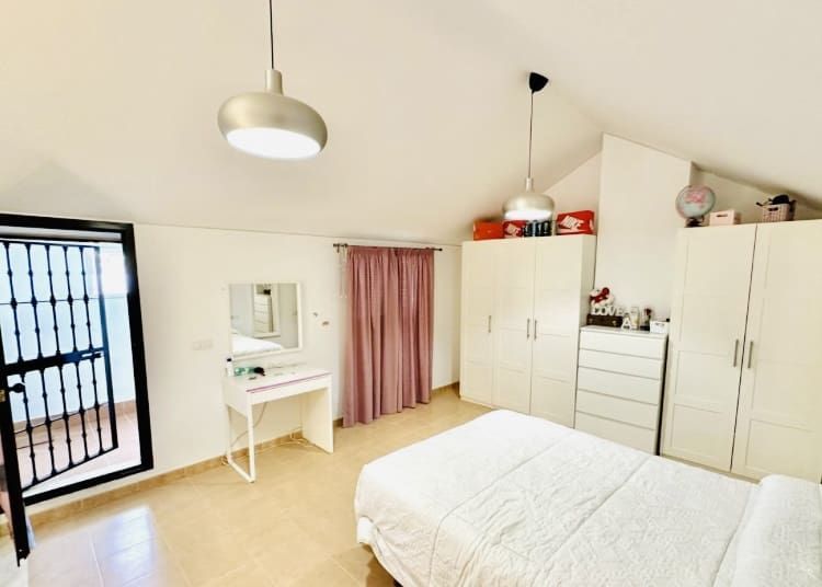 4 bedroom Villa for sale in Sierra de Yeguas with garage - € 165,000 (Ref: 9700167)