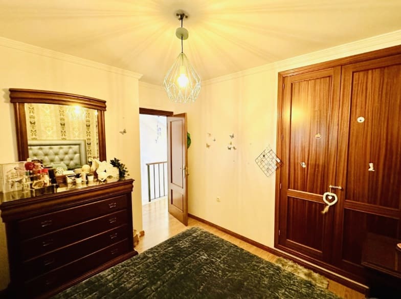 4 bedroom Villa for sale in Sierra de Yeguas with garage - € 165,000 (Ref: 9700167)