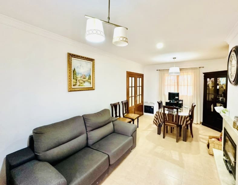 4 bedroom Villa for sale in Sierra de Yeguas with garage - € 165,000 (Ref: 9700167)