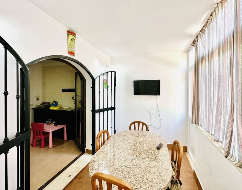 4 bedroom Villa for sale in Sierra de Yeguas with garage - € 165,000 (Ref: 9700167)