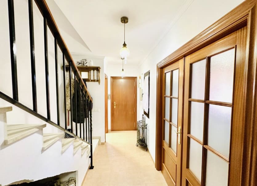 4 bedroom Villa for sale in Sierra de Yeguas with garage - € 165,000 (Ref: 9700167)