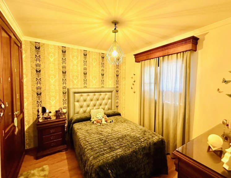 4 bedroom Villa for sale in Sierra de Yeguas with garage - € 165,000 (Ref: 9700167)