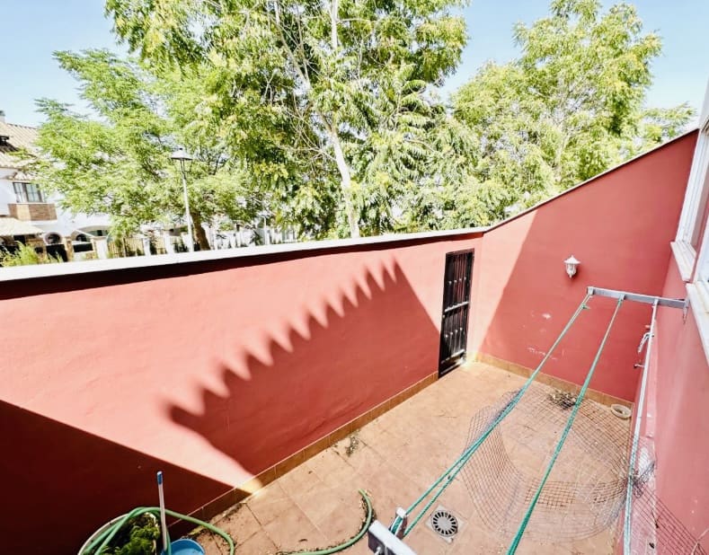 4 bedroom Villa for sale in Sierra de Yeguas with garage - € 165,000 (Ref: 9700167)