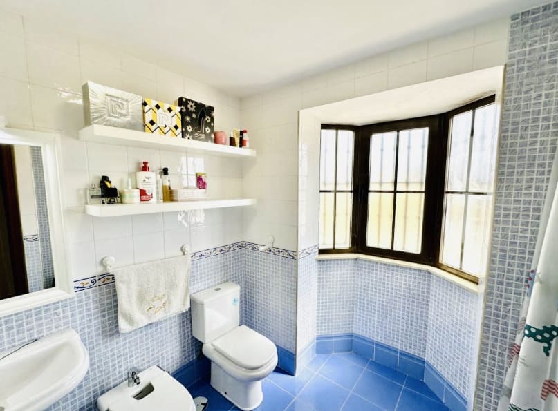 4 bedroom Villa for sale in Sierra de Yeguas with garage - € 165,000 (Ref: 9700167)