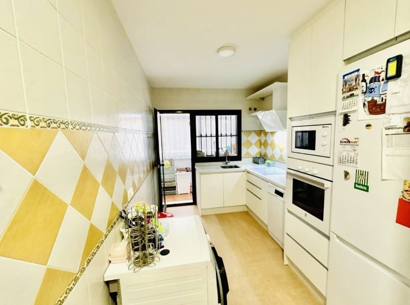 4 bedroom Villa for sale in Sierra de Yeguas with garage - € 165,000 (Ref: 9700167)