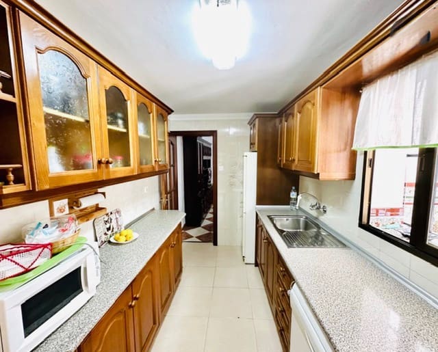 3 bedroom Townhouse for sale in La Roda de Andalucia - € 115,000 (Ref: 9713380)