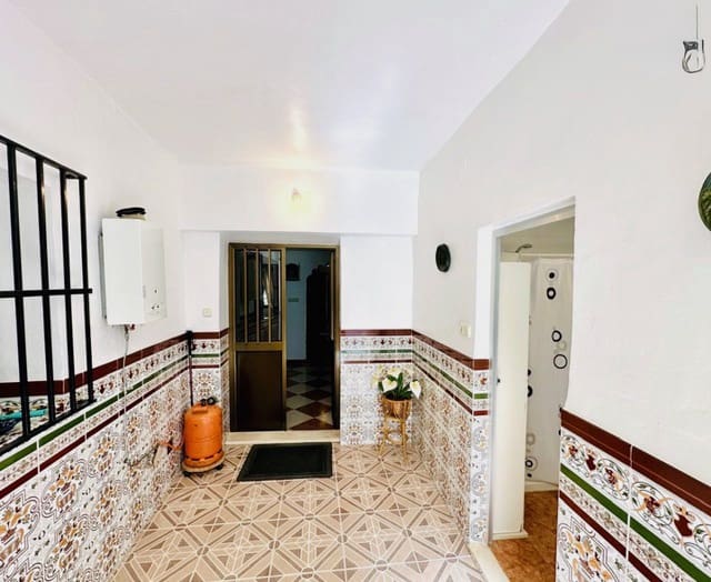 3 bedroom Townhouse for sale in La Roda de Andalucia - € 115,000 (Ref: 9713380)