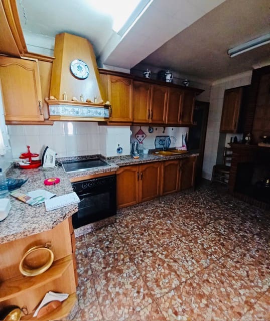 4 soveværelse Byhus til salg i Iznajar - € 114.900 (Ref: 9812452)