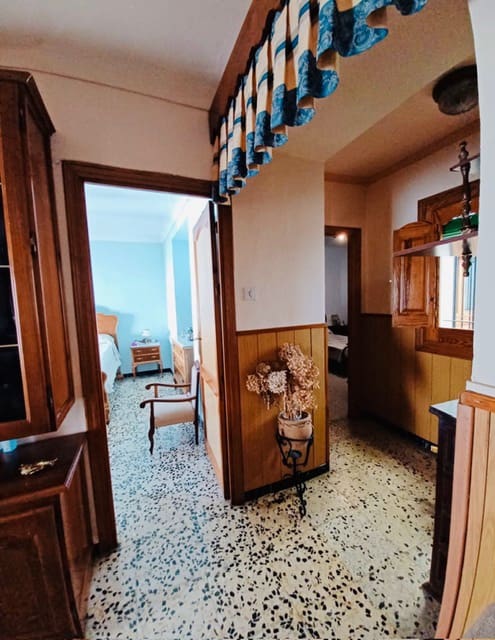 4 soveværelse Byhus til salg i Iznajar - € 114.900 (Ref: 9812452)