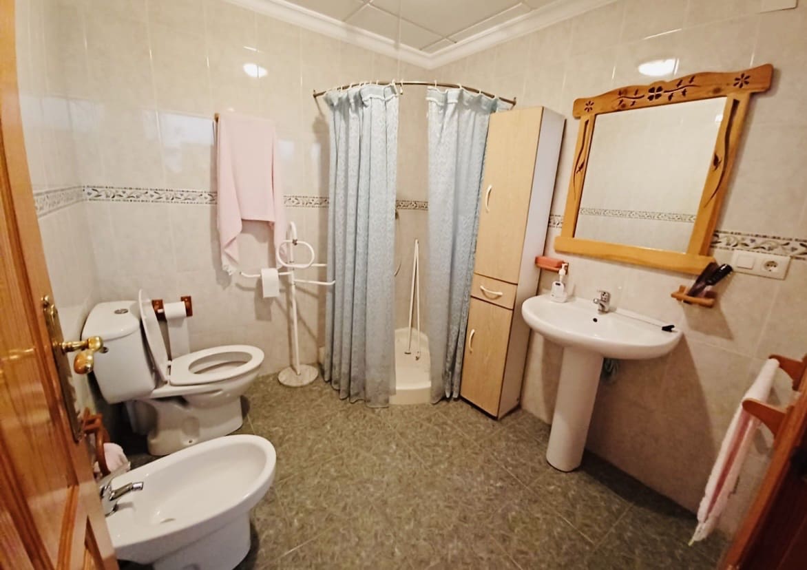 4 soveværelse Byhus til salg i Iznajar - € 114.900 (Ref: 9812452)