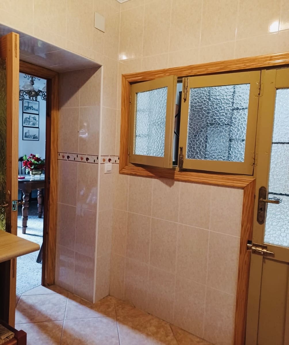 4 soveværelse Byhus til salg i Iznajar - € 114.900 (Ref: 9812452)