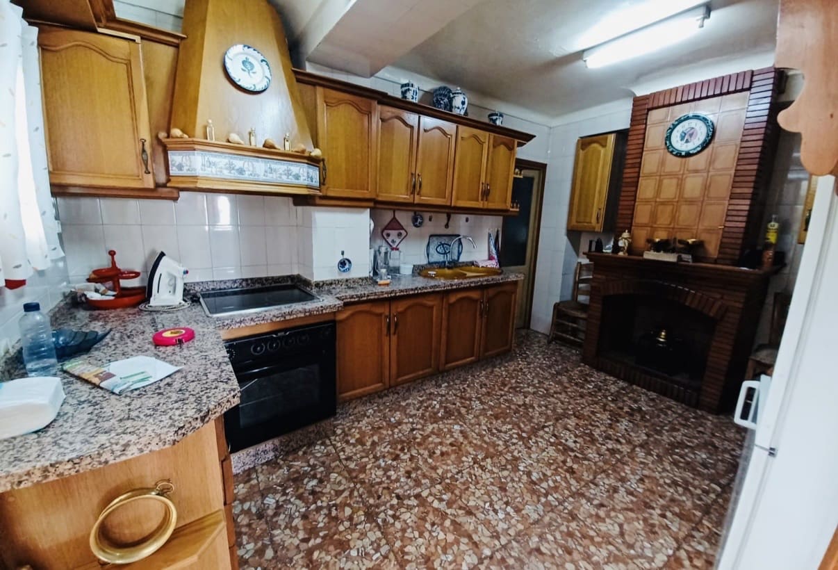 4 soveværelse Byhus til salg i Iznajar - € 114.900 (Ref: 9812452)