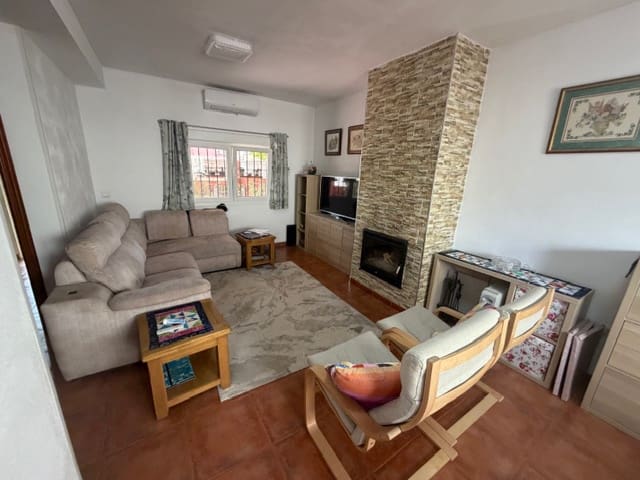 Casa de 4 habitaciones en Fuente de Piedra en venta con piscina - 154.950 € (Ref: 9813489)