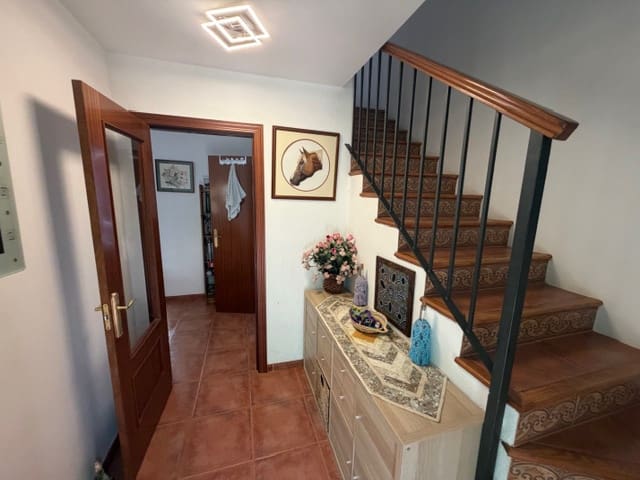 Casa de 4 habitaciones en Fuente de Piedra en venta con piscina - 154.950 € (Ref: 9813489)