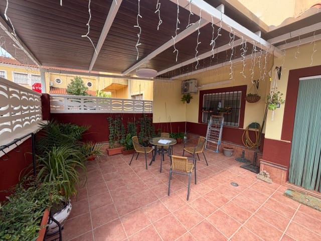 Casa de 4 habitaciones en Fuente de Piedra en venta con piscina - 154.950 € (Ref: 9813489)
