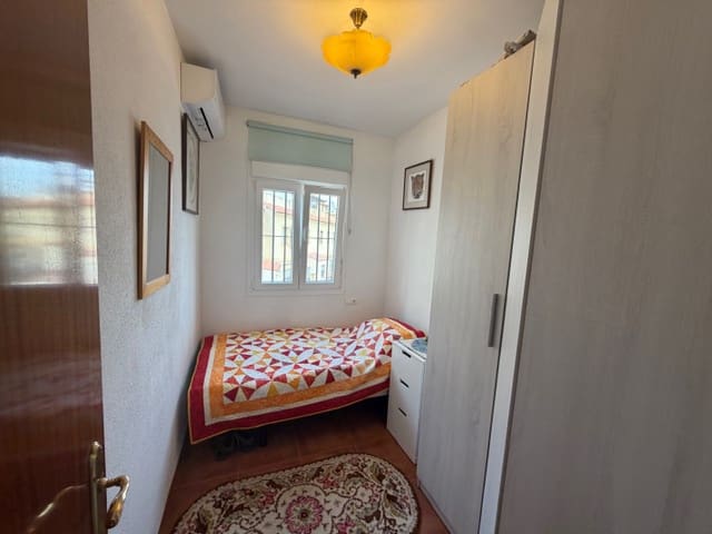 Casa de 4 habitaciones en Fuente de Piedra en venta con piscina - 154.950 € (Ref: 9813489)