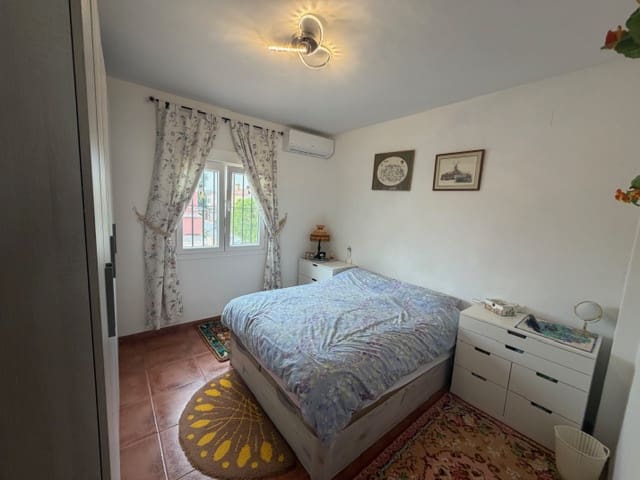 Casa de 4 habitaciones en Fuente de Piedra en venta con piscina - 154.950 € (Ref: 9813489)