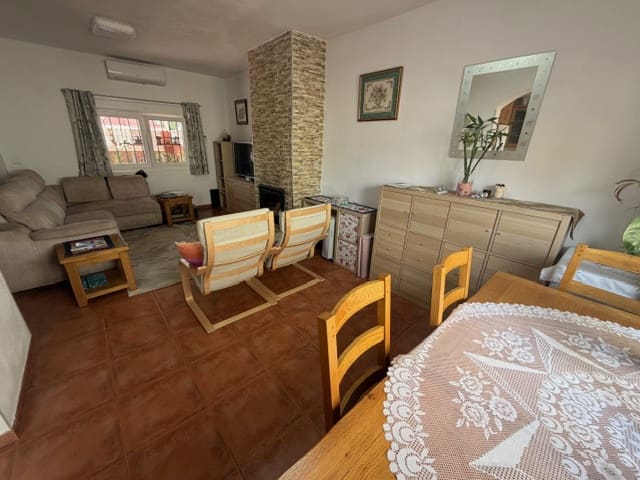 Casa de 4 habitaciones en Fuente de Piedra en venta con piscina - 154.950 € (Ref: 9813489)