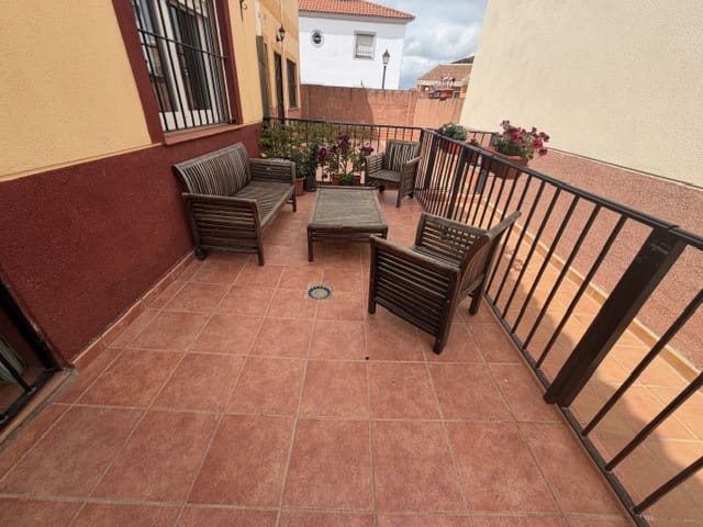 Casa de 4 habitaciones en Fuente de Piedra en venta con piscina - 154.950 € (Ref: 9813489)