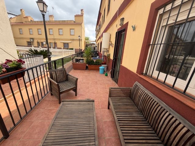 Casa de 4 habitaciones en Fuente de Piedra en venta con piscina - 154.950 € (Ref: 9813489)