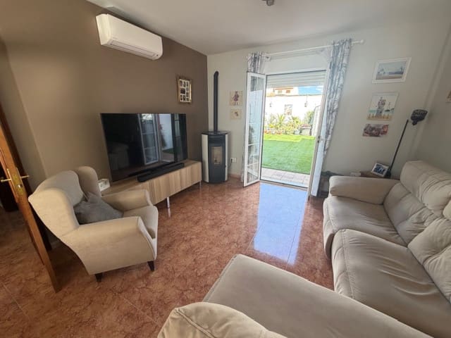 Chalet de 3 habitaciones en Fuente de Piedra en venta con piscina - 259.950 € (Ref: 9824008)