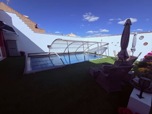 Chalet de 3 habitaciones en Fuente de Piedra en venta con piscina - 259.950 € (Ref: 9824008)
