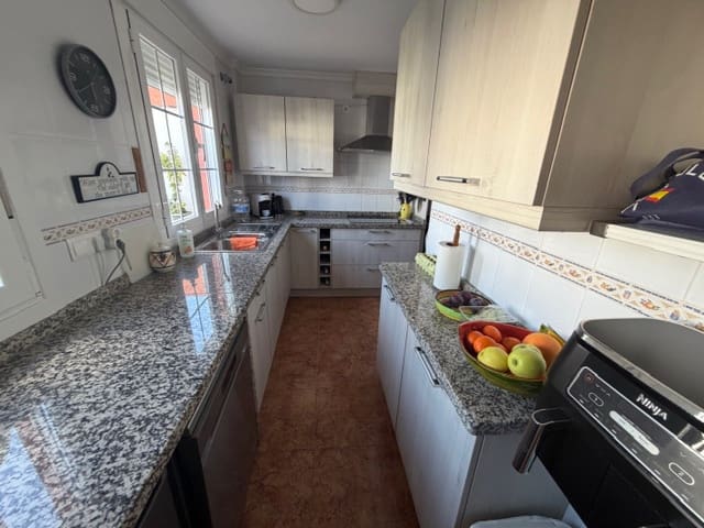 Chalet de 3 habitaciones en Fuente de Piedra en venta con piscina - 259.950 € (Ref: 9824008)
