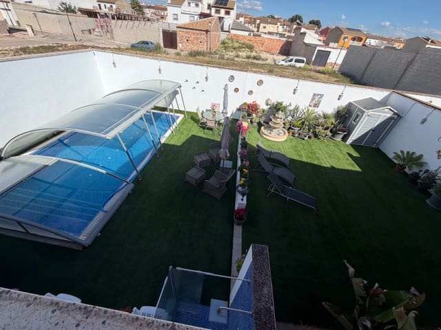 Chalet de 3 habitaciones en Fuente de Piedra en venta con piscina - 259.950 € (Ref: 9824008)