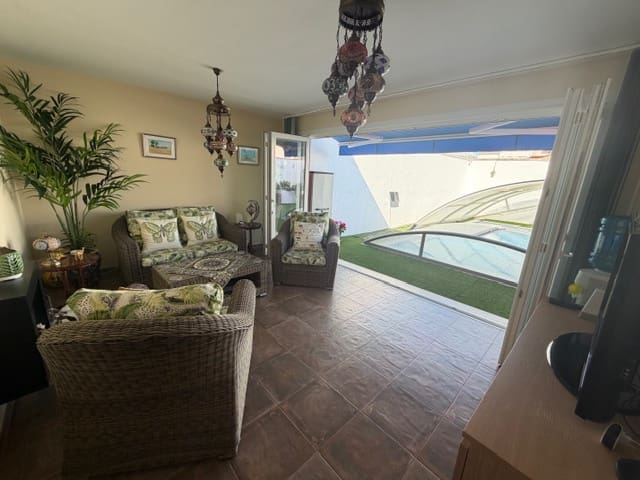 Chalet de 3 habitaciones en Fuente de Piedra en venta con piscina - 259.950 € (Ref: 9824008)