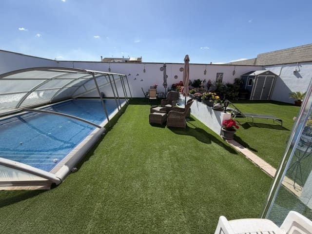 3 bedroom Villa for sale in Fuente de Piedra with pool - € 259,950 (Ref: 9824008)