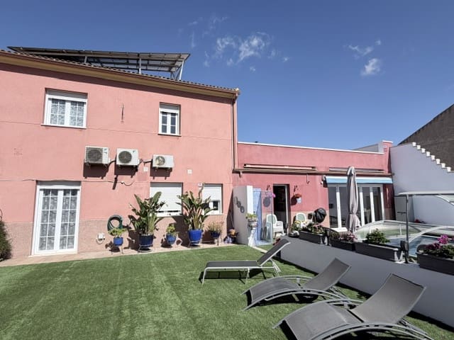 3 bedroom Villa for sale in Fuente de Piedra with pool - € 259,950 (Ref: 9824008)