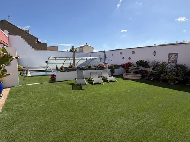 3 bedroom Villa for sale in Fuente de Piedra with pool - € 259,950 (Ref: 9824008)