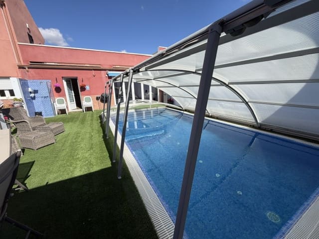 3 bedroom Villa for sale in Fuente de Piedra with pool - € 259,950 (Ref: 9824008)