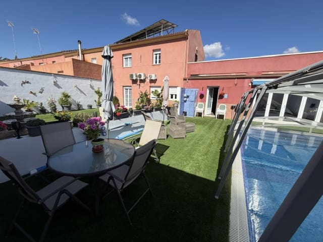 3 bedroom Villa for sale in Fuente de Piedra with pool - € 259,950 (Ref: 9824008)