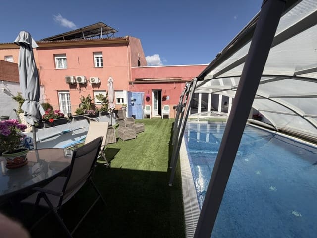 3 bedroom Villa for sale in Fuente de Piedra with pool - € 259,950 (Ref: 9824008)