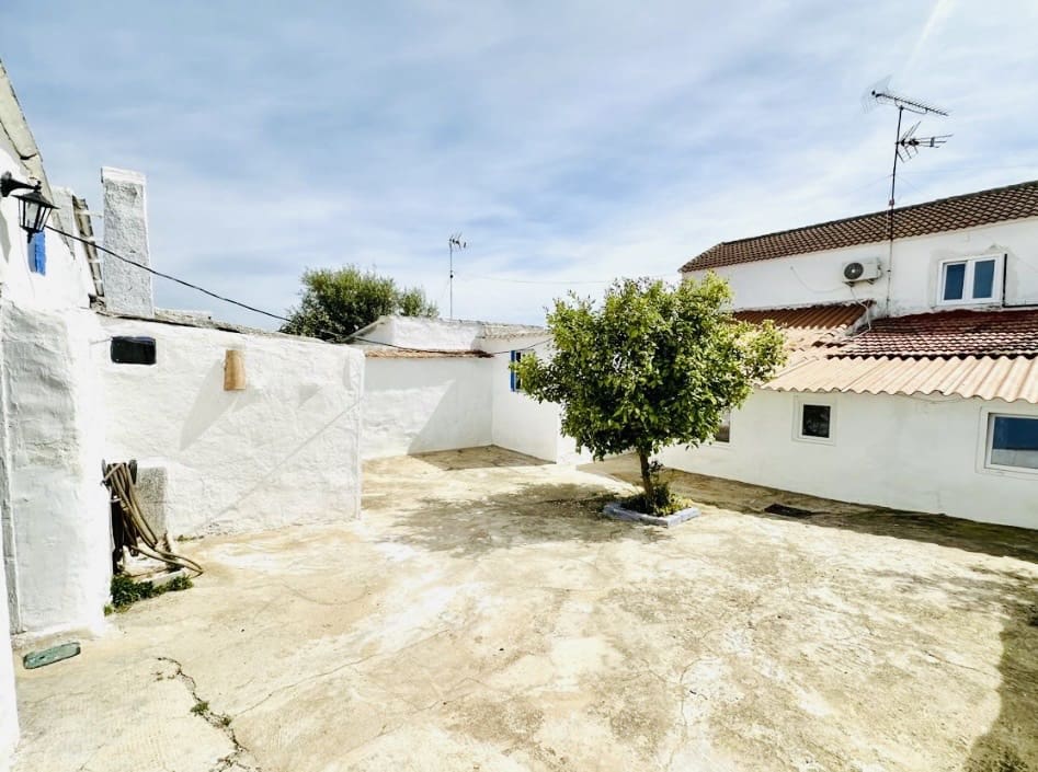 2 bedroom Townhouse for sale in Antequera with garage - € 160,000 (Ref: 9858378)