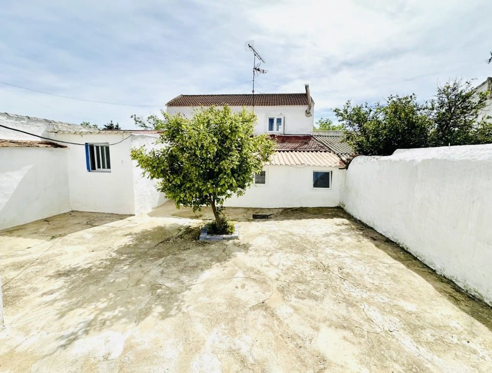 2 bedroom Townhouse for sale in Antequera with garage - € 160,000 (Ref: 9858378)