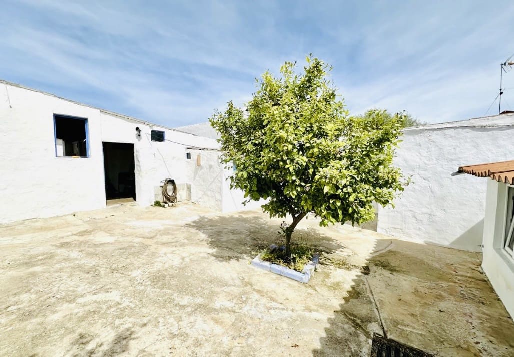 2 bedroom Townhouse for sale in Antequera with garage - € 160,000 (Ref: 9858378)