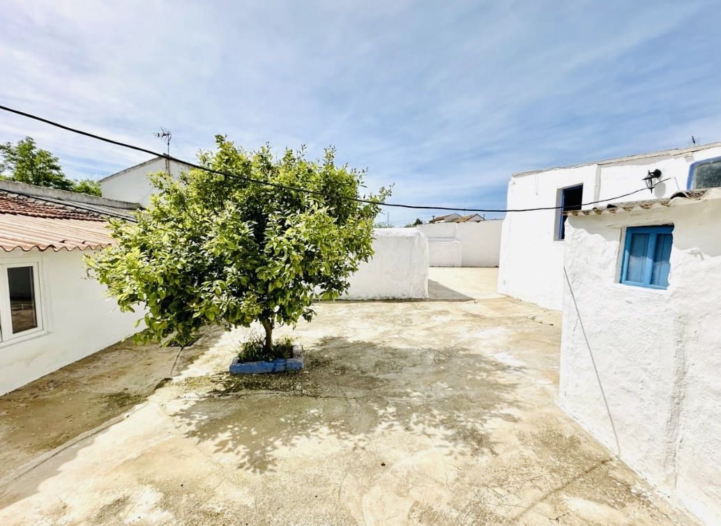 2 bedroom Townhouse for sale in Antequera with garage - € 160,000 (Ref: 9858378)