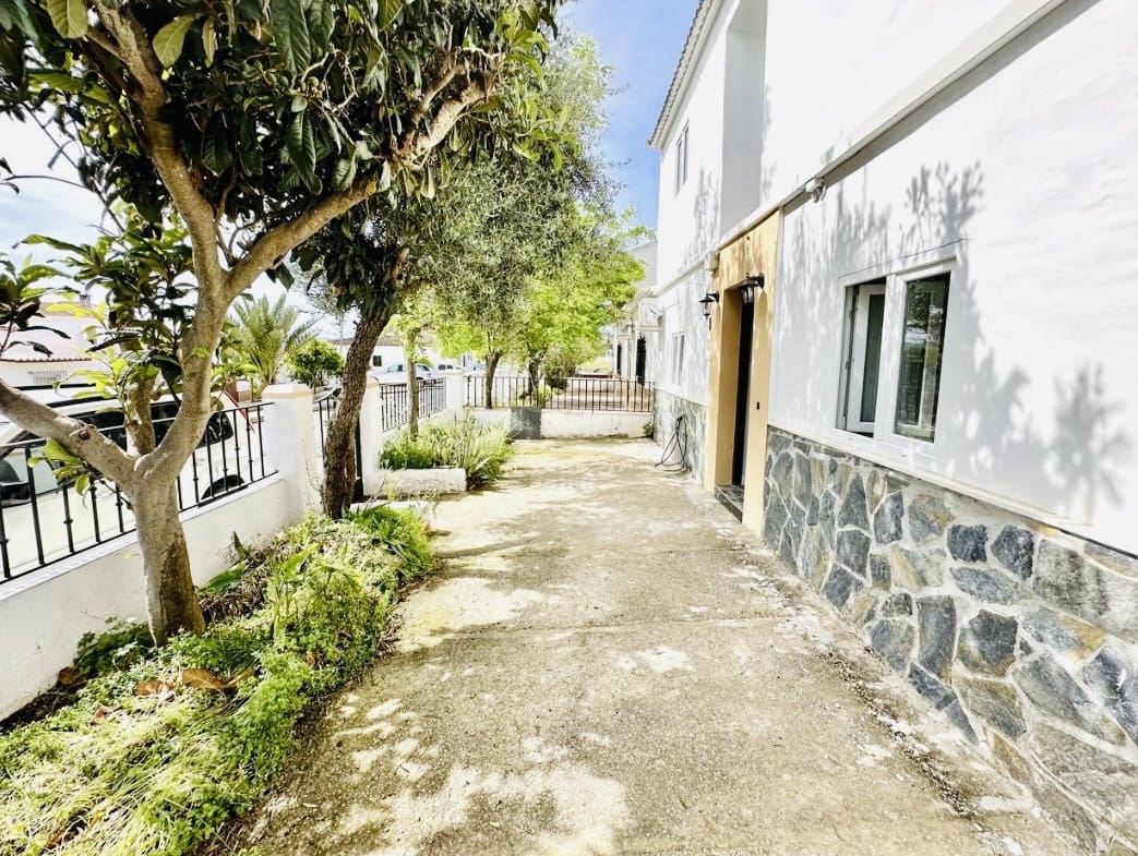 2 bedroom Townhouse for sale in Antequera with garage - € 160,000 (Ref: 9858378)