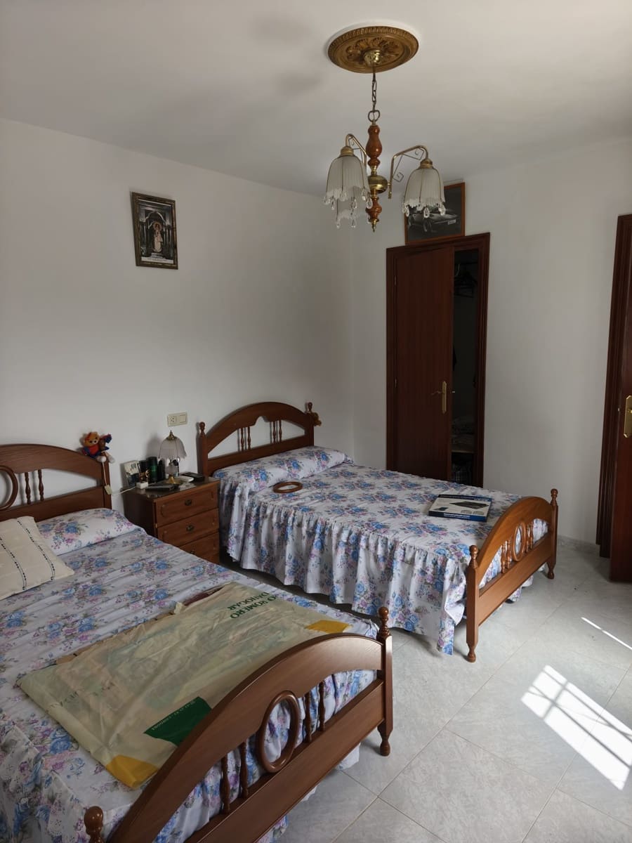 4 bedroom Finca/Country House for sale in Iznajar - € 139,000 (Ref: 9858844)